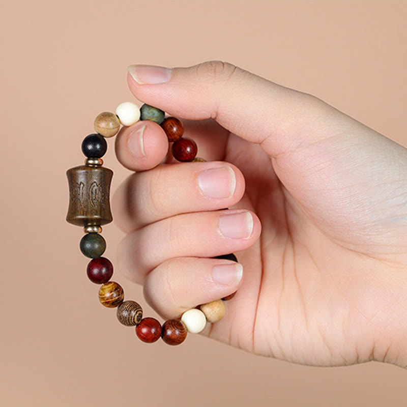 Braccialetto di protezione multicolore in legno di sandalo tibetano Om Mani Padme Hum