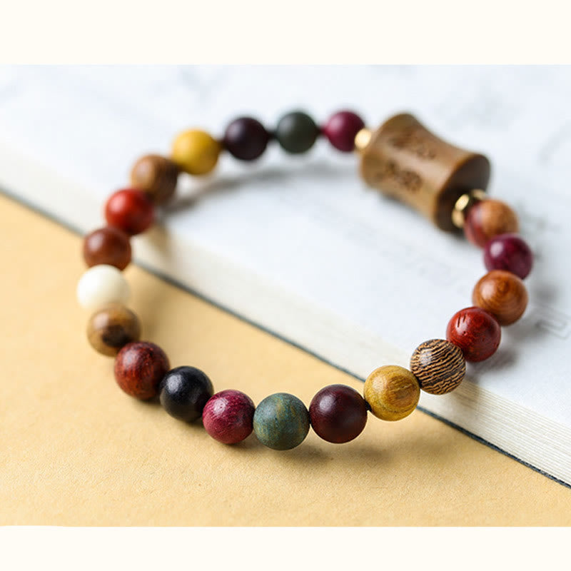 Braccialetto di protezione multicolore in legno di sandalo tibetano Om Mani Padme Hum