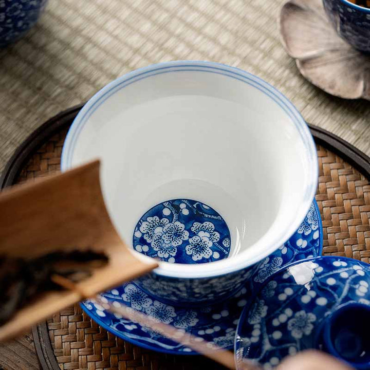 Buddha Stones Plum Blossom Blu e Bianco Porcellana Ceramica Gaiwan Sancai Tazza da Tè Kung Fu Tazza da Tè e Piattino con Coperchio 185ml
