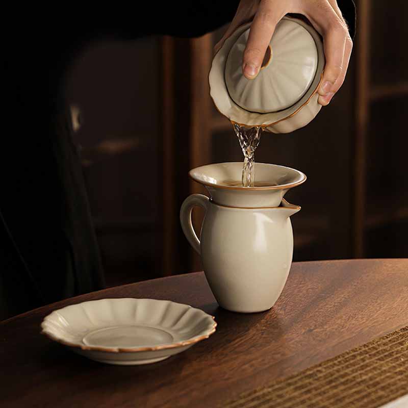 Buddha Stones Beige Plum Blossom Shape Peach Branch Ceramic Gaiwan Sancai Tazza da tè Kung Fu Tazza da tè con coperchio