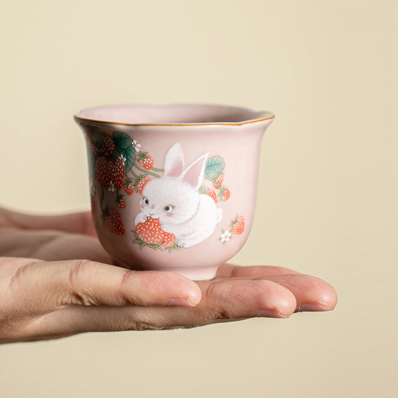Buddha Stones Carino Fragola Coniglio Fiore Tazza da tè in ceramica Kung Fu Tazza da tè 55ml