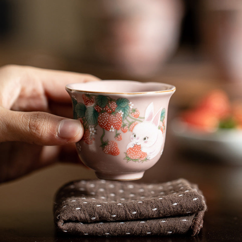 Buddha Stones Carino Fragola Coniglio Fiore Tazza da tè in ceramica Kung Fu Tazza da tè 55ml
