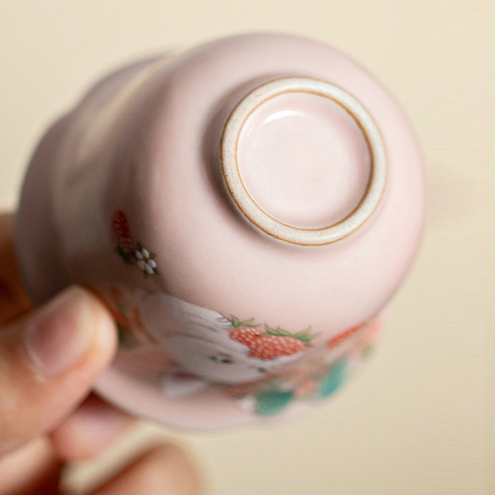 Buddha Stones Carino Fragola Coniglio Fiore Tazza da tè in ceramica Kung Fu Tazza da tè 55ml