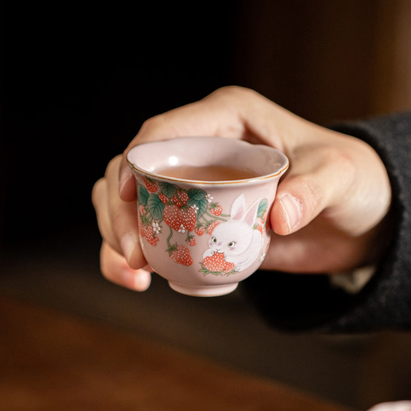 Buddha Stones Carino Fragola Coniglio Fiore Tazza da tè in ceramica Kung Fu Tazza da tè 55ml