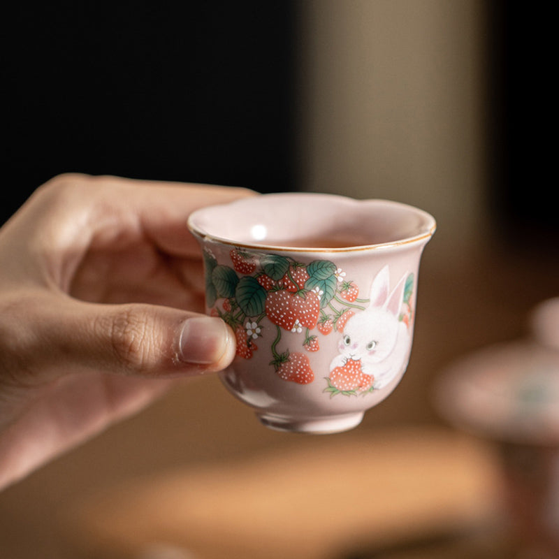 Buddha Stones Carino Fragola Coniglio Fiore Tazza da tè in ceramica Kung Fu Tazza da tè 55ml