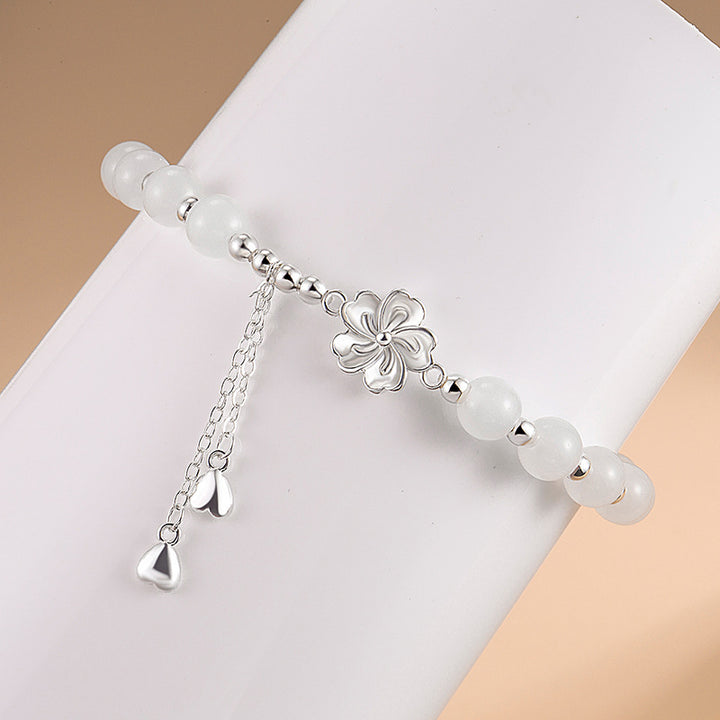 Braccialetto della fortuna con petali di fiori di pesco in giada bianca e Buddha Stones