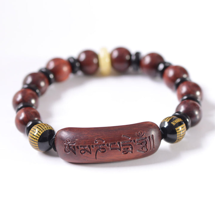 Braccialetto di protezione inciso con piccole foglie di sandalo rosso Om Mani Padme Hum Buddha Stones