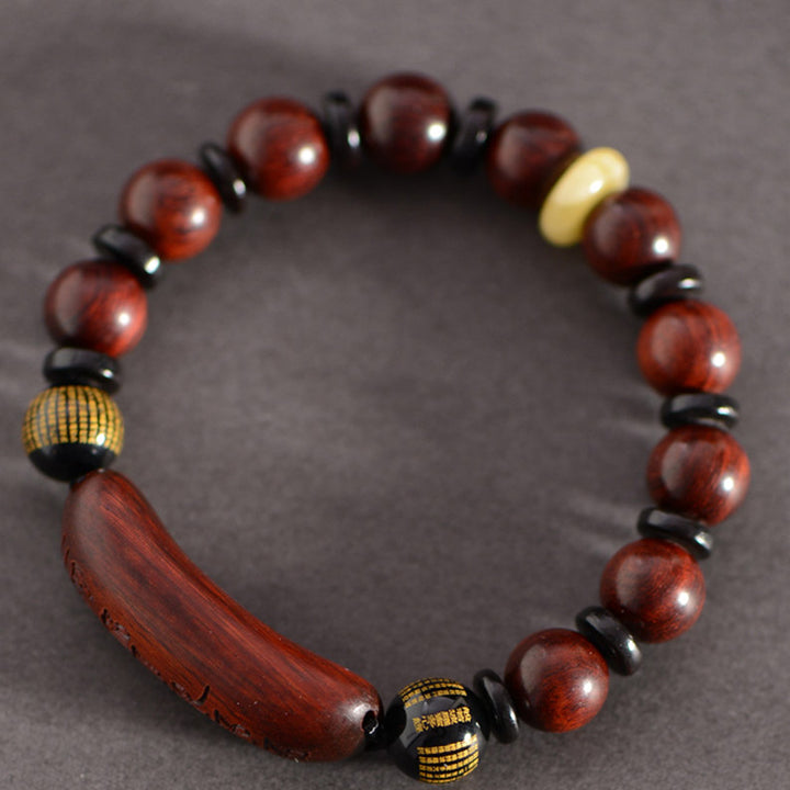 Braccialetto di protezione inciso con piccole foglie di sandalo rosso Om Mani Padme Hum Buddha Stones