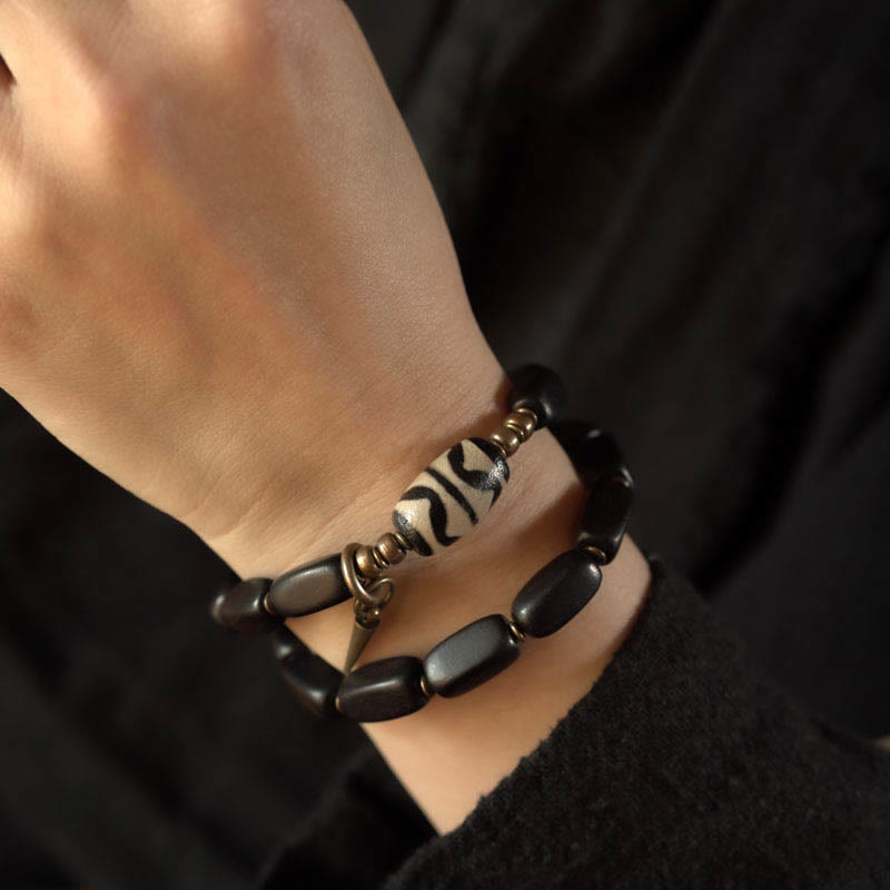 Braccialetto doppio giro in rame con perline di legno di Buddha Stones del Tibet Dzi