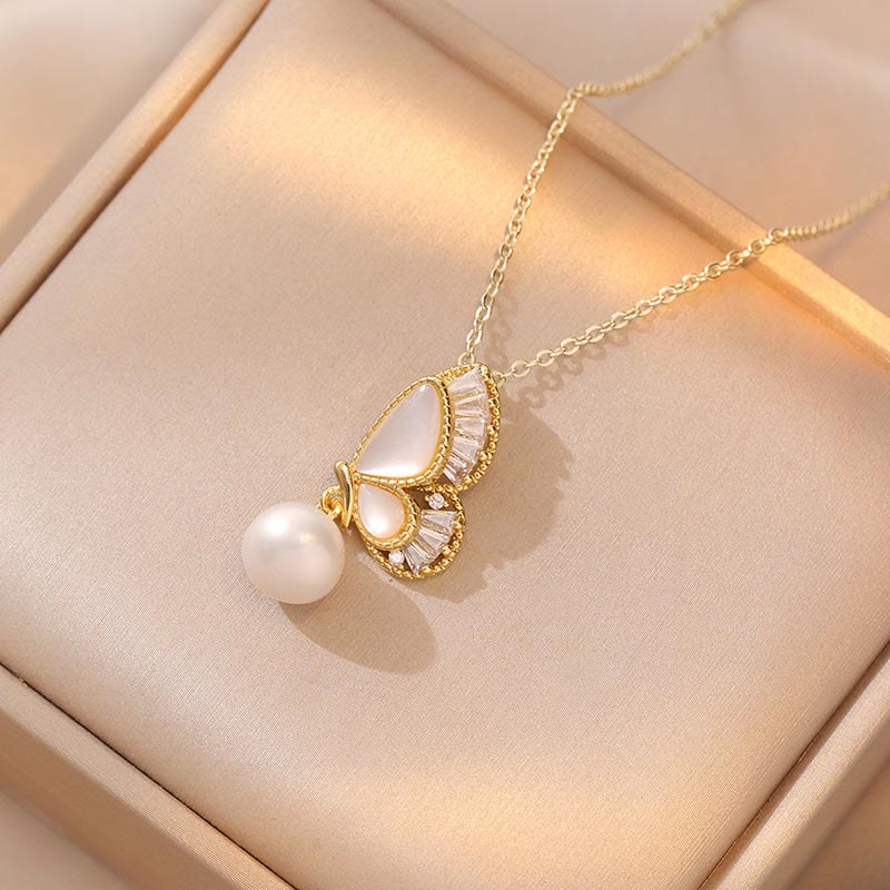 Buddha Stones Pietra Tridacna Perla Perlina Farfalla Collana Pendente Orecchini Set