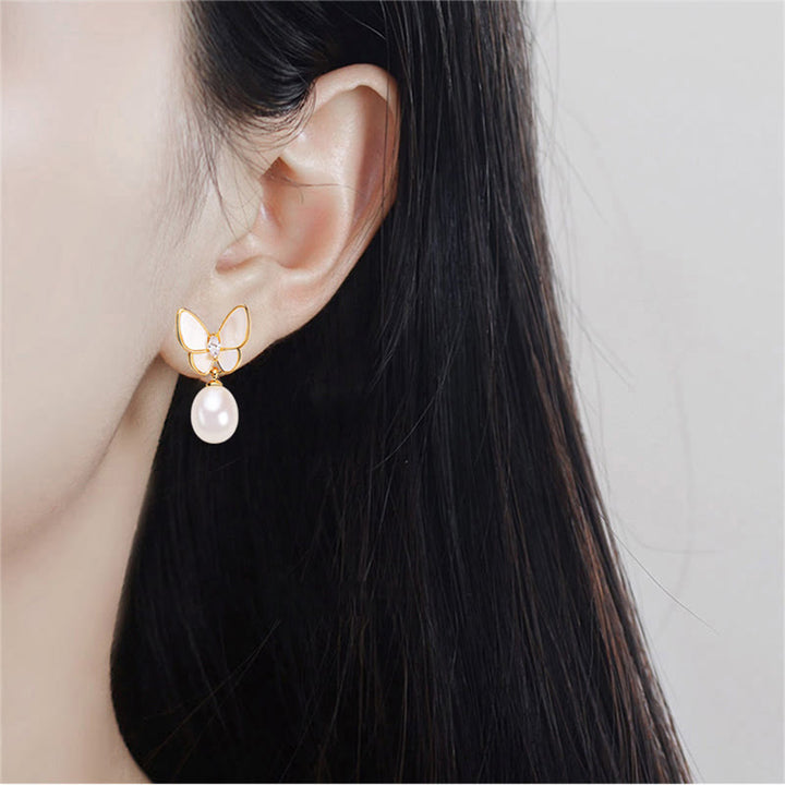 Orecchini a bottone con farfalla e perle in rame placcato oro 18K, con perline in argento sterling 925 e Buddha Stones