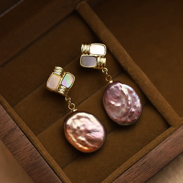 Orecchini pendenti con perle barocche naturali placcate in oro e argento sterling 925 Buddha Stones - Perla barocca viola (perni in argento sterling 925) - image 0