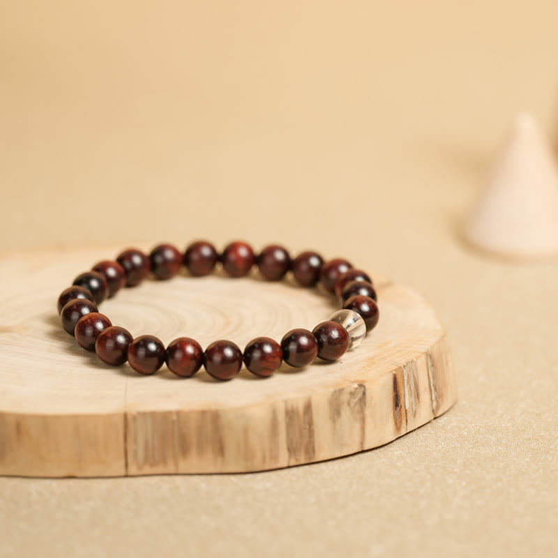 Braccialetto di protezione con piccole foglie di sandalo rosso e cristallo bianco Buddha Stones