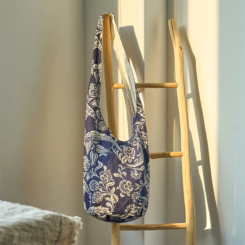 Borsa a tracolla in cotone con motivo a fiori blu navy e bianco Buddha Stones