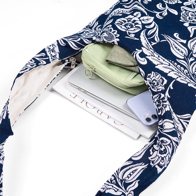 Borsa a tracolla in cotone con motivo a fiori blu navy e bianco Buddha Stones