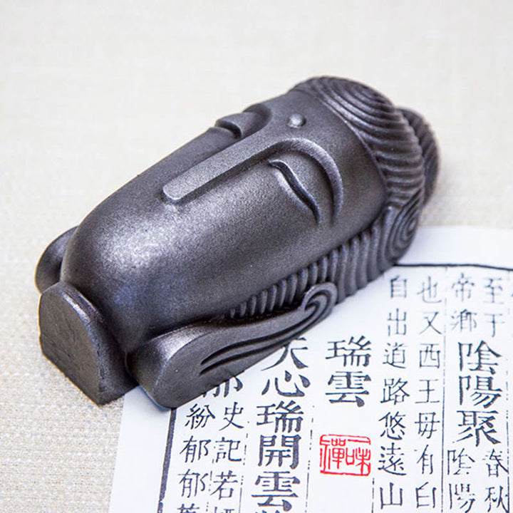 Buddha Stones Occhi Chiusi Buddha in Meditazione Statua in Resina Ruggine Polvere di Ferro Decorazione per la Casa