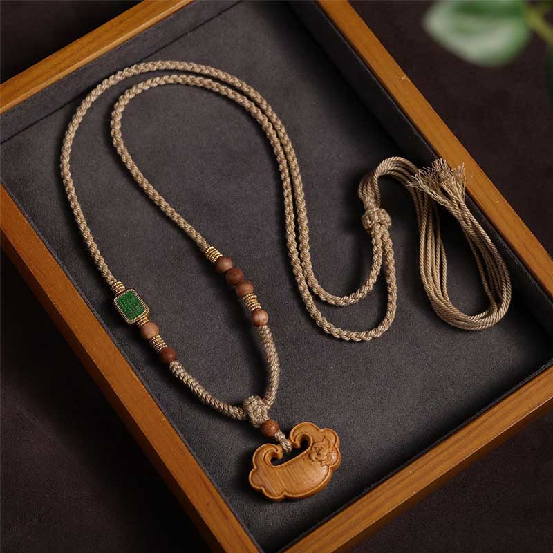 Collana Buddha Stones ciondolo in legno di sandalo tibetano e ciondolo con lucchetto cinese