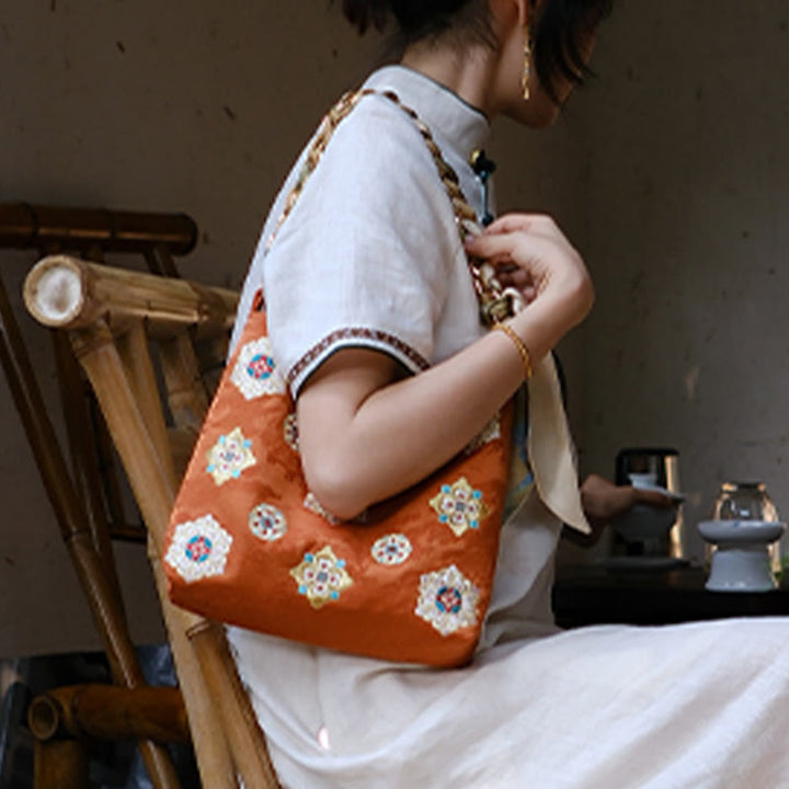 Borsa a tracolla per lo shopping in raso con ricamo Buddha Stones Su Journey