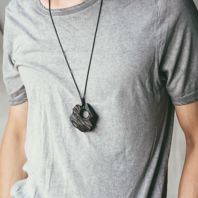 Collana pendente con ciondolo in legno di ebano e forma irregolare cava in Buddha Stones , equilibrio della pace