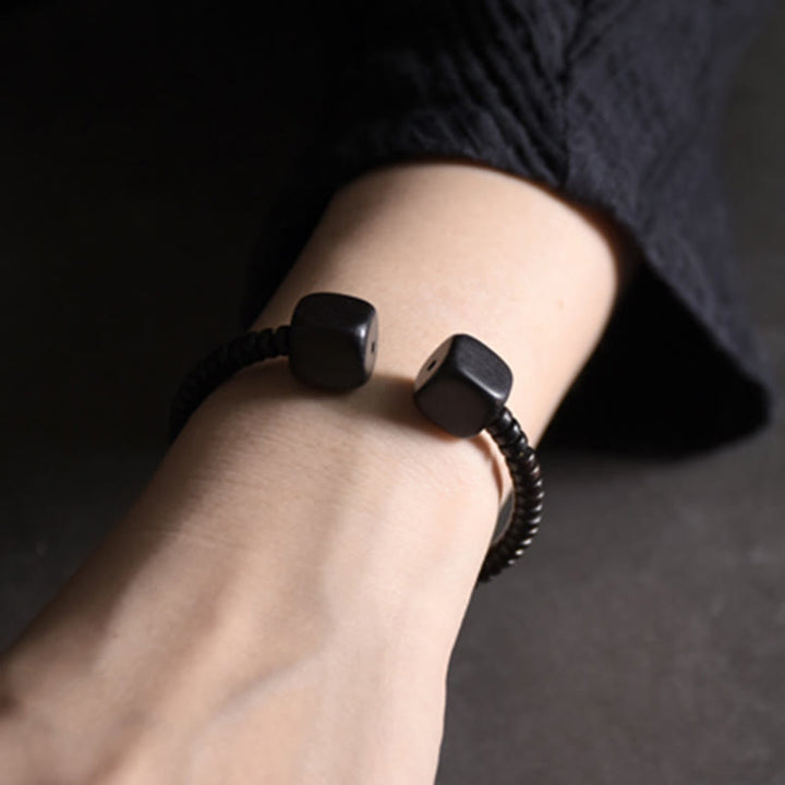 Braccialetto di equilibrio a cubo in legno di sandalo verde e legno di ebano Buddha Stones