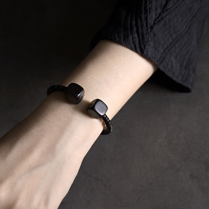 Braccialetto di equilibrio a cubo in legno di sandalo verde e legno di ebano Buddha Stones