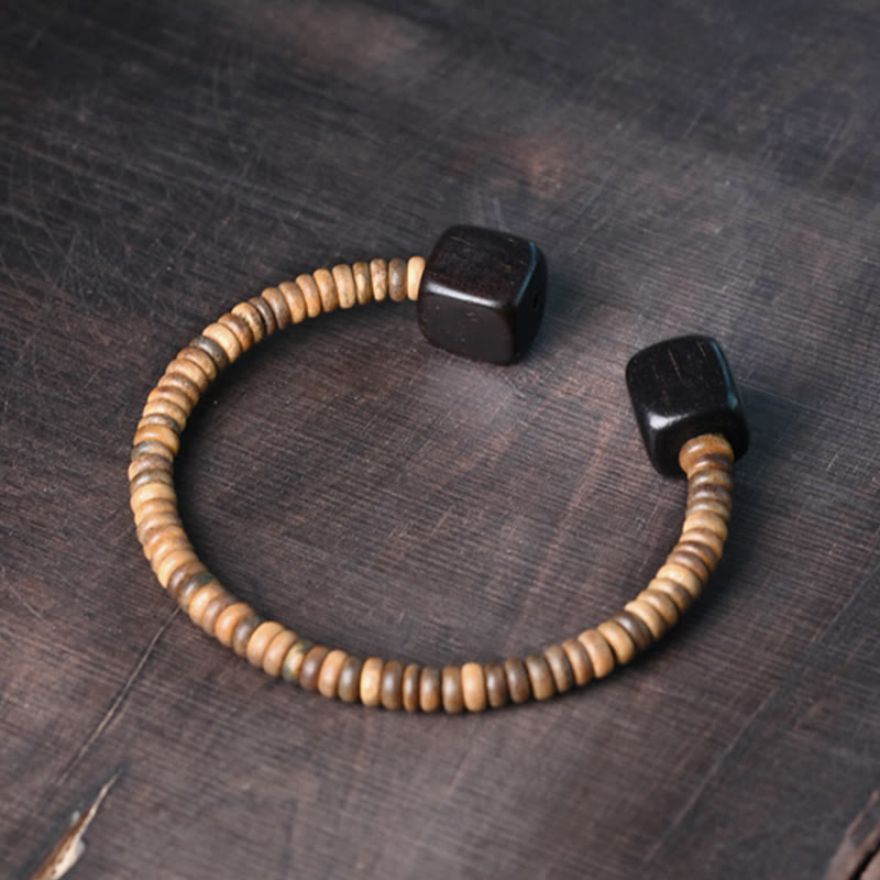 Braccialetto di equilibrio a cubo in legno di sandalo verde e legno di ebano Buddha Stones