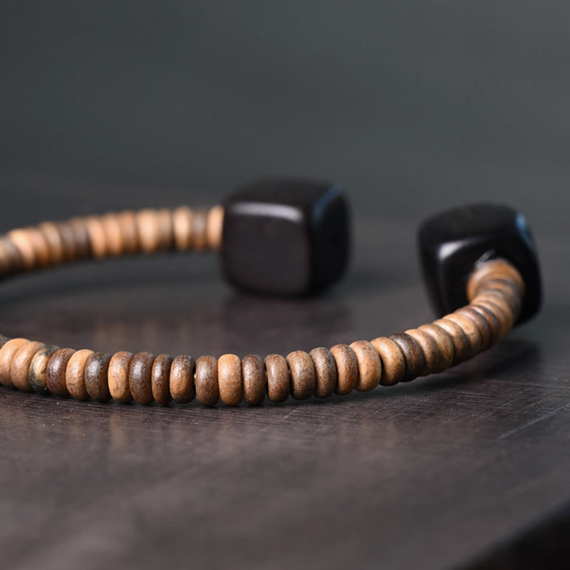 Braccialetto di equilibrio a cubo in legno di sandalo verde e legno di ebano Buddha Stones