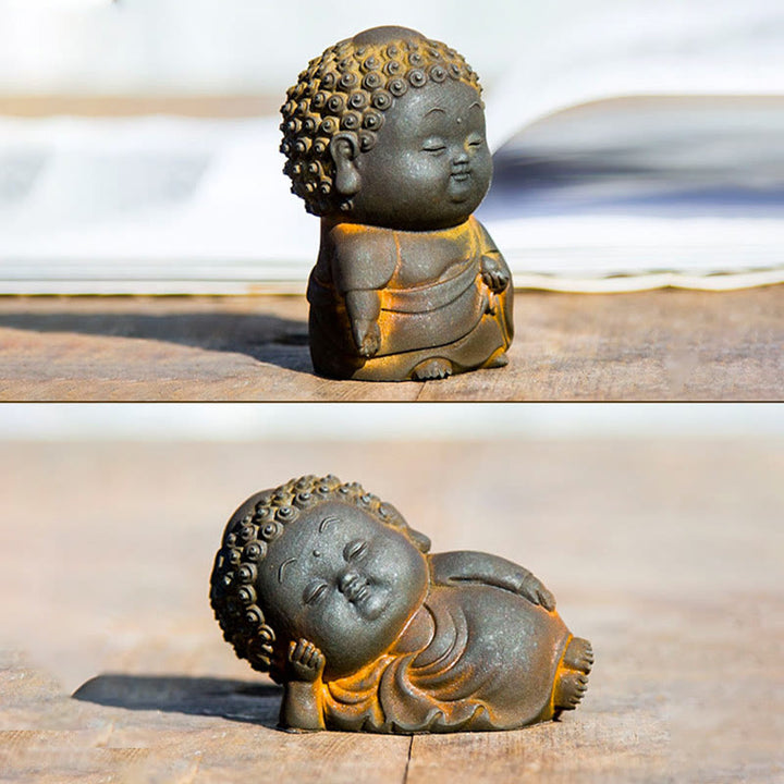 Buddha Stones Piccolo In Piedi Sdraiato Seduto Carino Buddha Polvere di Ferro Ruggine Statua in Resina Decorazione per la Casa