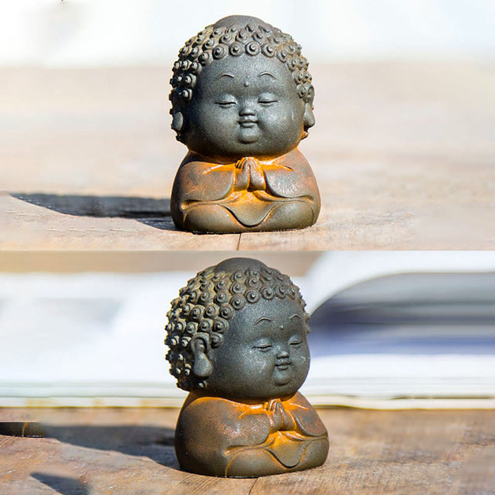 Buddha Stones Piccolo In Piedi Sdraiato Seduto Carino Buddha Polvere di Ferro Ruggine Statua in Resina Decorazione per la Casa
