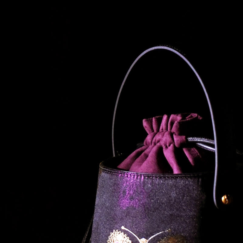 Borsa a tracolla in broccato con scritta "Butterfly Song" di Buddha Stones