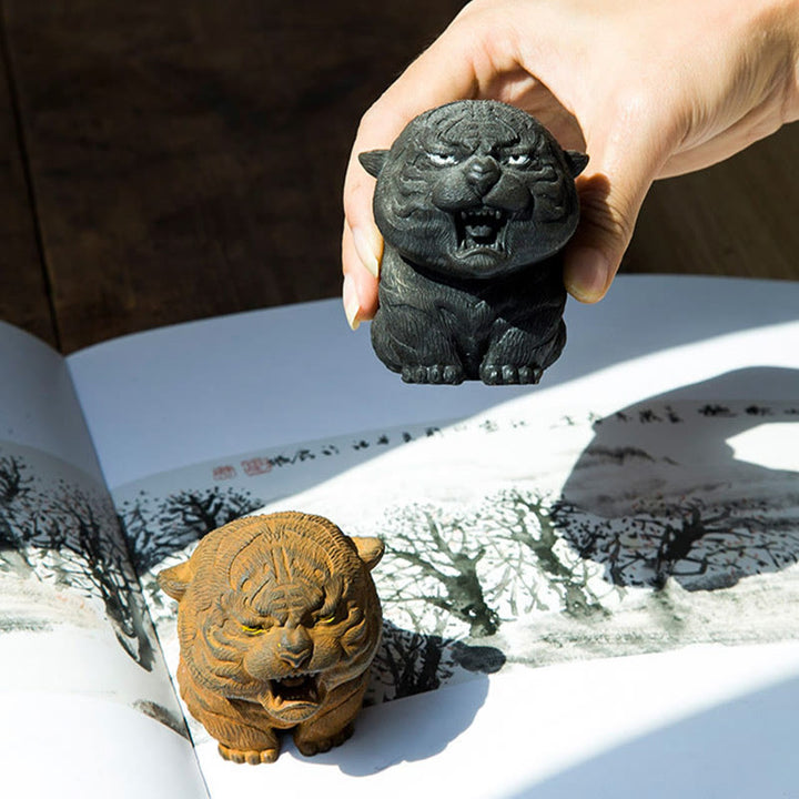 Statua in resina Buddha Stones con polvere di ferro e ruggine fatta a mano in miniatura di tigre ruggente, decorazione per la casa