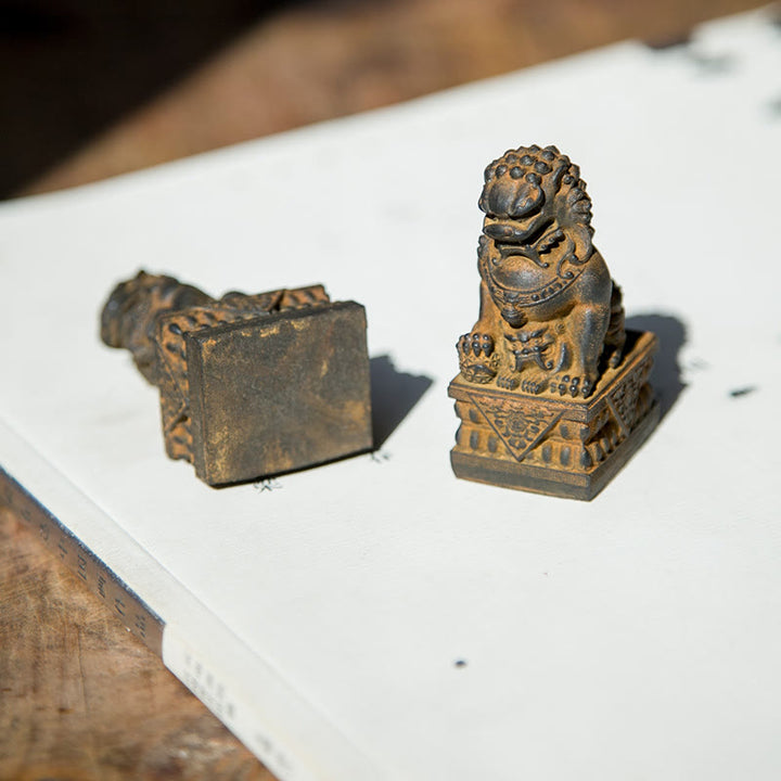 Buddha Stones fatte a mano Leone Fu Foo Cani Polvere di ferro Ruggine Statua in resina fusa Allontana il male Protezione Decorazione per la casa