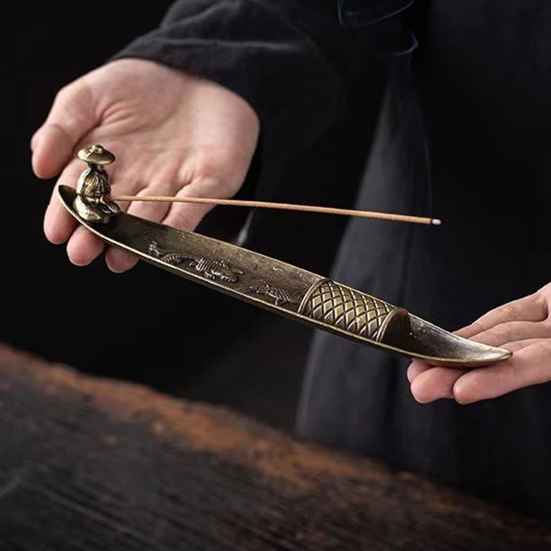 Buddha Stones Pescatore Barca Koi Pesce Lega di Zinco Porta Bastoncini di Incenso Bruciatore di Incenso Curativo Decorazione