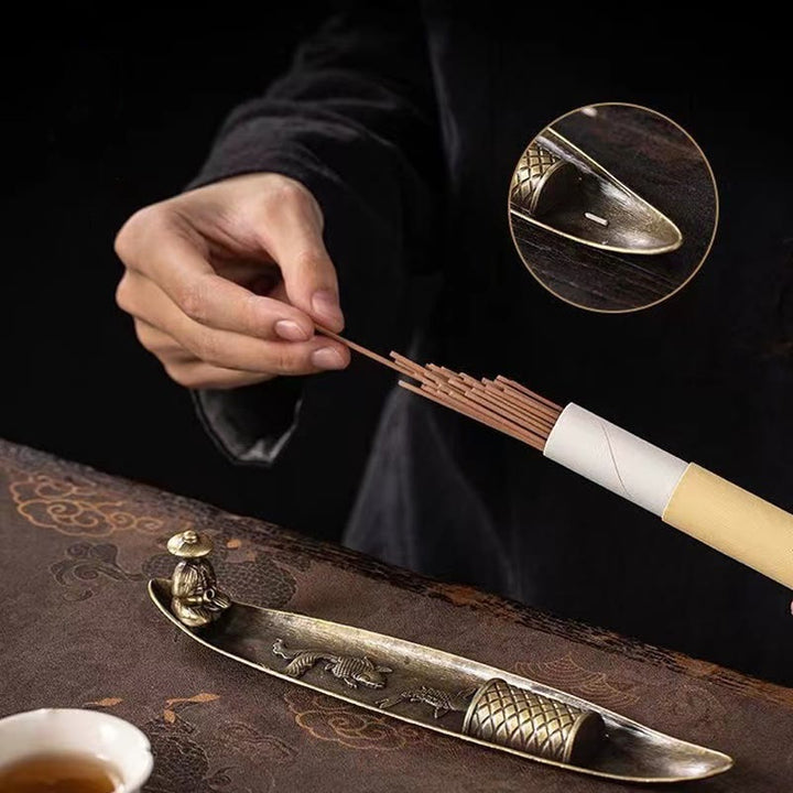 Buddha Stones Pescatore Barca Koi Pesce Lega di Zinco Porta Bastoncini di Incenso Bruciatore di Incenso Curativo Decorazione