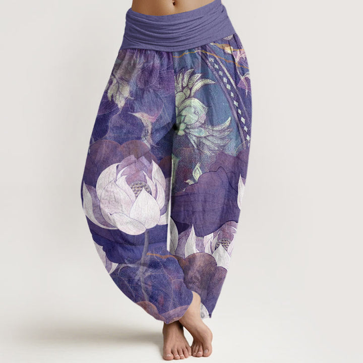 Pantaloni harem casual da donna con elastico in vita e motivo a foglie di loto bianco Buddha Stones - Viola medio - US22, UK/AU26, EU54 (6XL) - image 8