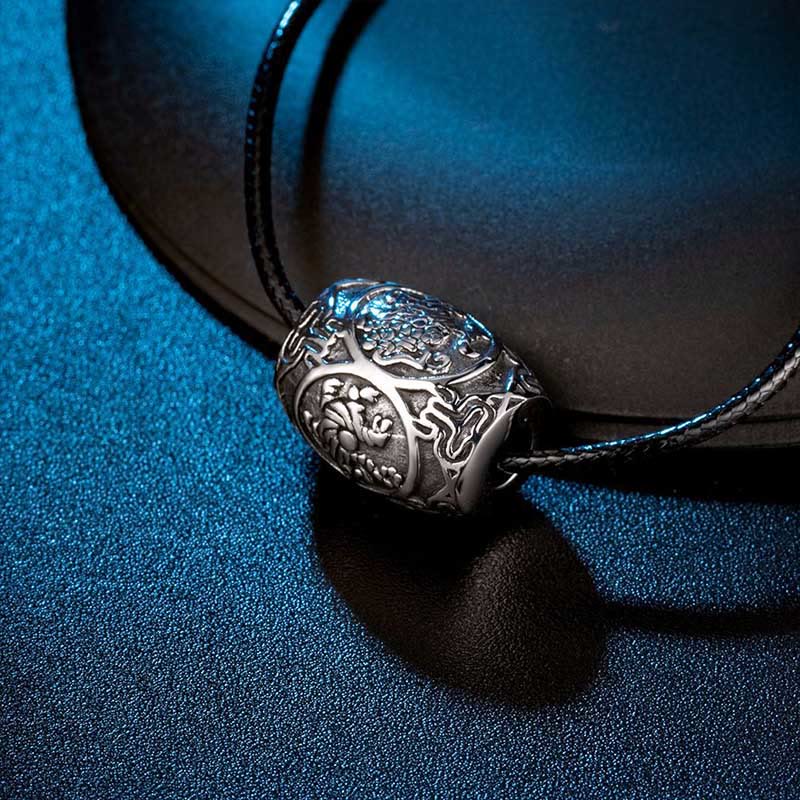 Buddha Stones Tibetano Om Mani Padme Hum Quattro Bestie Mitiche Collana in Acciaio al Titanio con Ciondolo della Saggezza - image 5