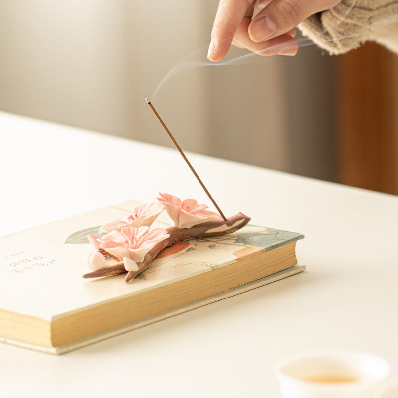 Buddha Stones Rami di fiori di prugna in fiore Bruciatore di incenso curativo in ceramica Decorazione da scrivania