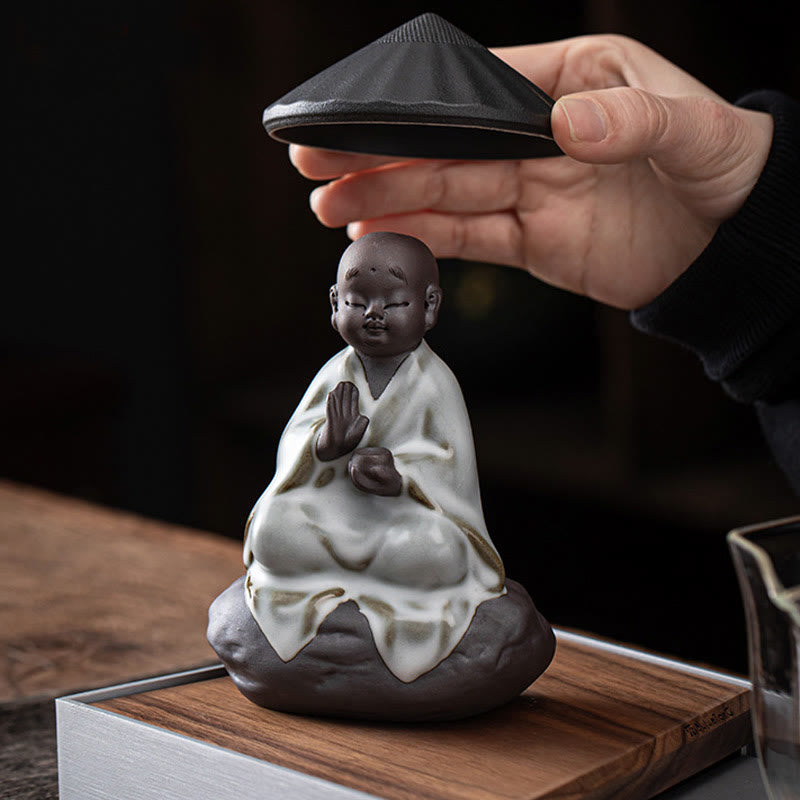 Buddha Stones Piccolo monaco Zen Cappello Colino Accessori da tè in ceramica Figurina Decorazione per la casa