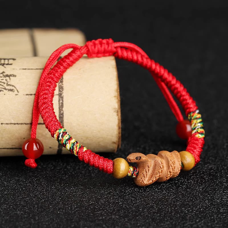 Braccialetto portafortuna in legno di pesca con corda rossa, fatto a mano, con zodiaco cinese di Buddha Stones