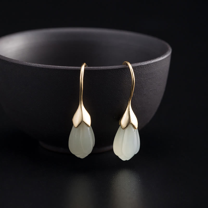 Orecchini pendenti Buddha Stones in argento sterling 925 con giada Hetian e magnolia