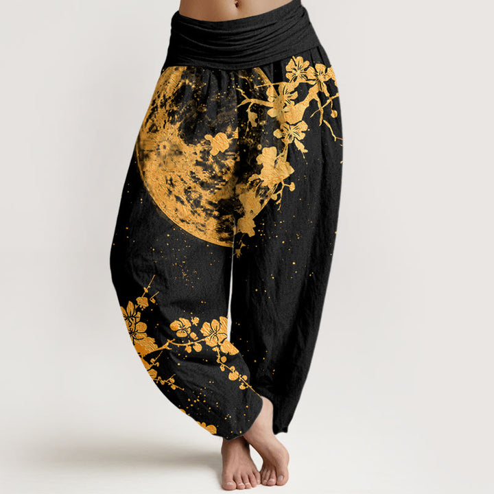 Pantaloni harem da donna con elastico in vita e motivo a luna piena con fiori di prugna dorati Buddha Stones - Nero - US22, UK/AU26, EU54 (6XL) - image 1