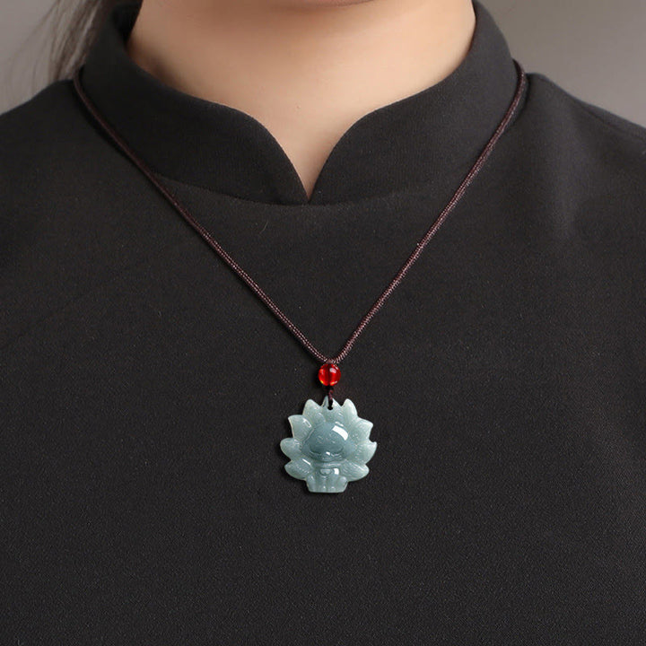 Collana con ciondolo a forma di volpe a nove code in giada verde naturale con Buddha Stones simbolo dell'abbondanza
