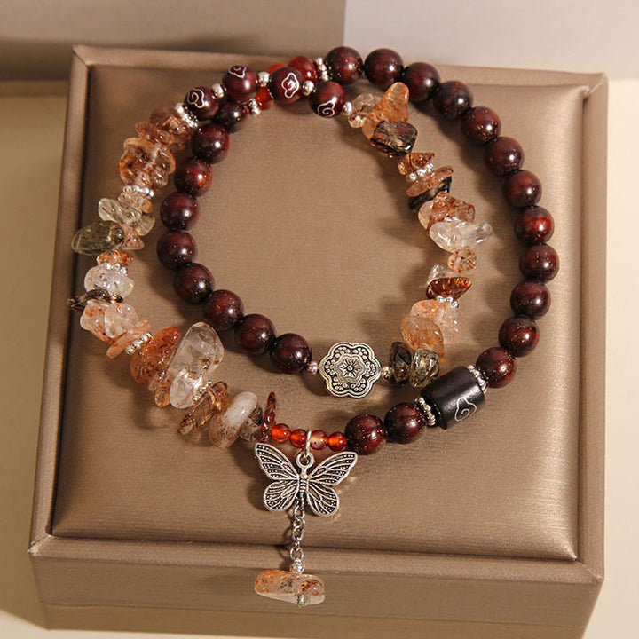Bracciale con ciondolo a forma di farfalla con piccole foglie di sandalo rosso e quarzo rutilato naturale Buddha Stones