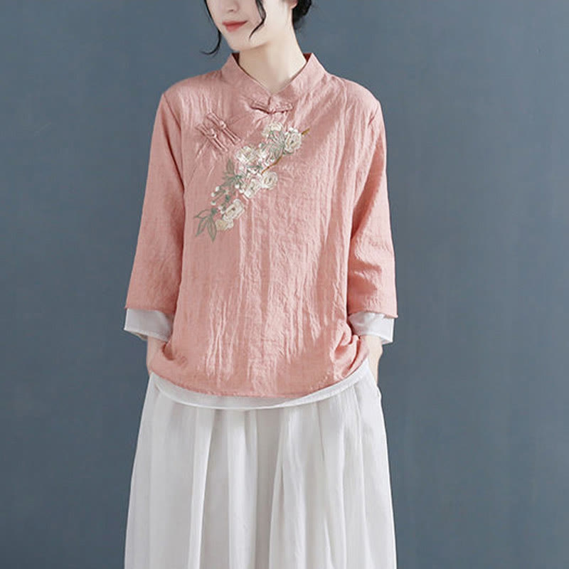 Camicia da donna in cotone e lino con collo alla coreana, maniche a tre quarti, ricamo a fiori con Buddha Stones e bottoni a rana - image 2