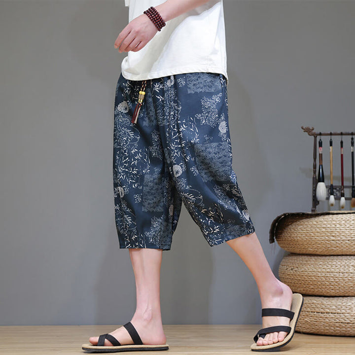 Pantaloni Capri da uomo in cotone e lino con tasche, motivo Buddha Stones, foglie di bambù estive e fiori - SteelBlue - US/UK/AU46, EU56 (5XL) - image 0