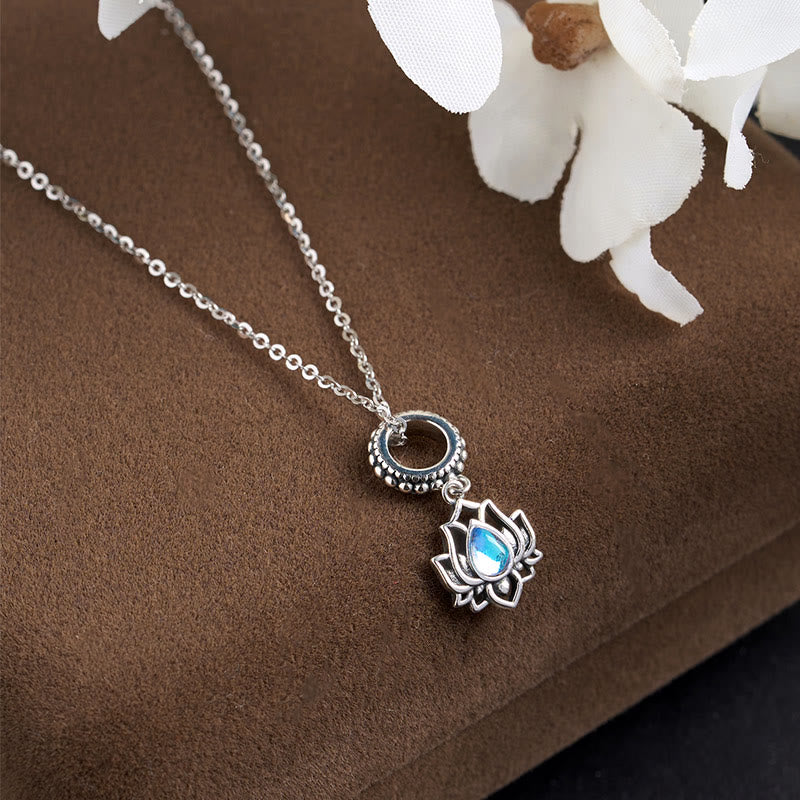 Collana con ciondolo curativo in pietra di luna con design a loto in argento sterling 925 Buddha Stones - image 1