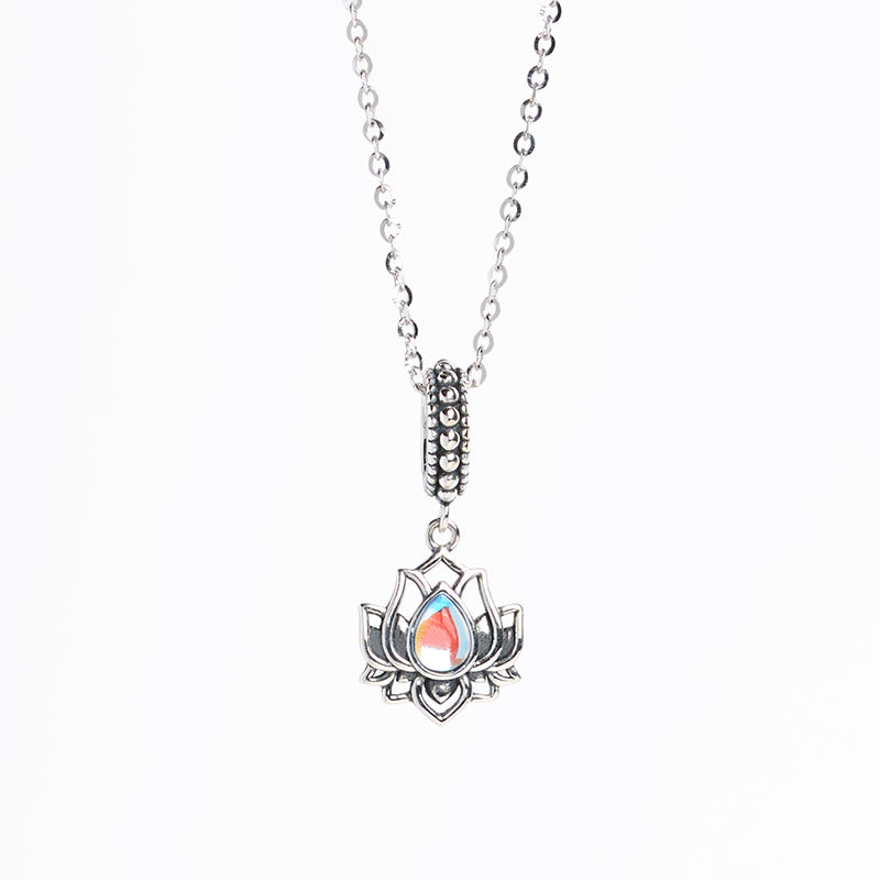 Collana con ciondolo curativo in pietra di luna con design a loto in argento sterling 925 Buddha Stones - image 4