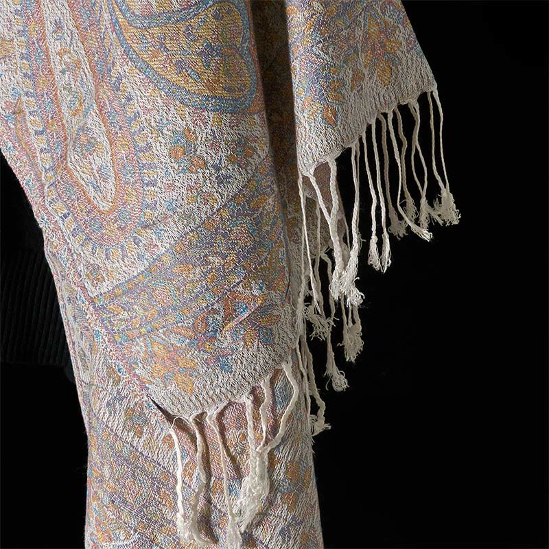 Sciarpa scialle con nappa e motivo geometrico a righe, motivo Buddha Stones Spring, rosa chiaro, beige, anacardio - image 11