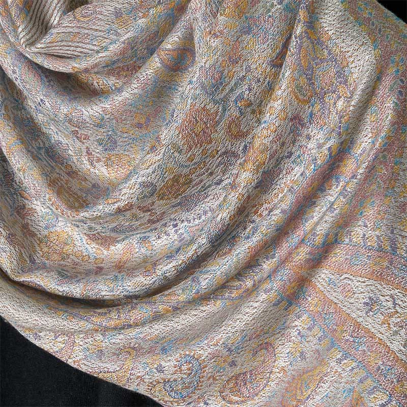 Sciarpa scialle con nappa e motivo geometrico a righe, motivo Buddha Stones Spring, rosa chiaro, beige, anacardio - image 9