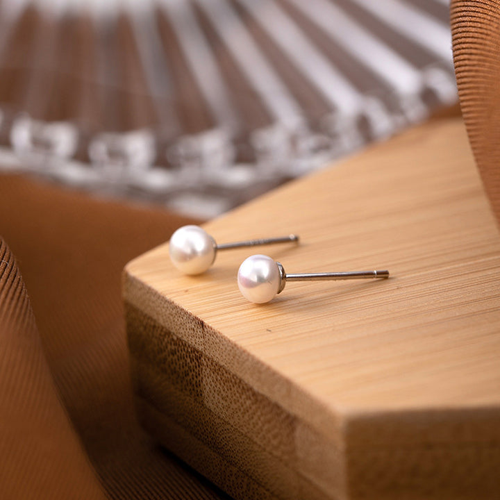 Orecchini a bottone Buddha Stones in argento sterling 925 con perle e ricchezza